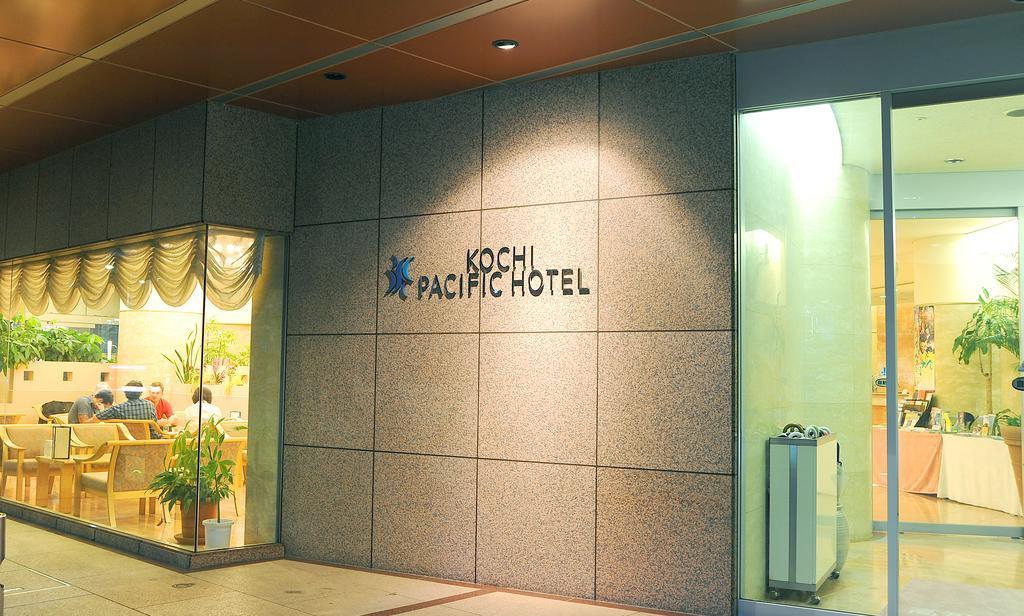 Kochi Pacific Hotel Extérieur photo