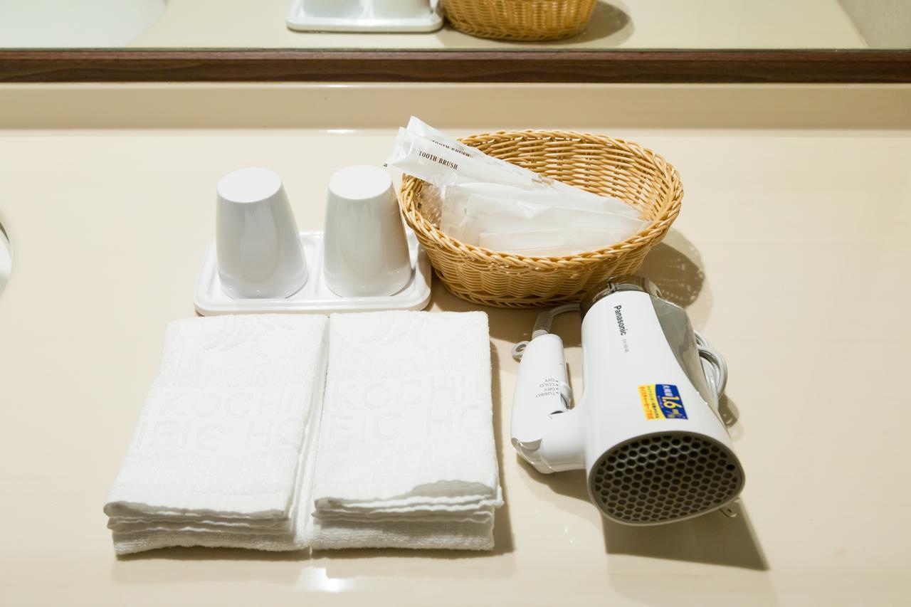 Kochi Pacific Hotel Extérieur photo